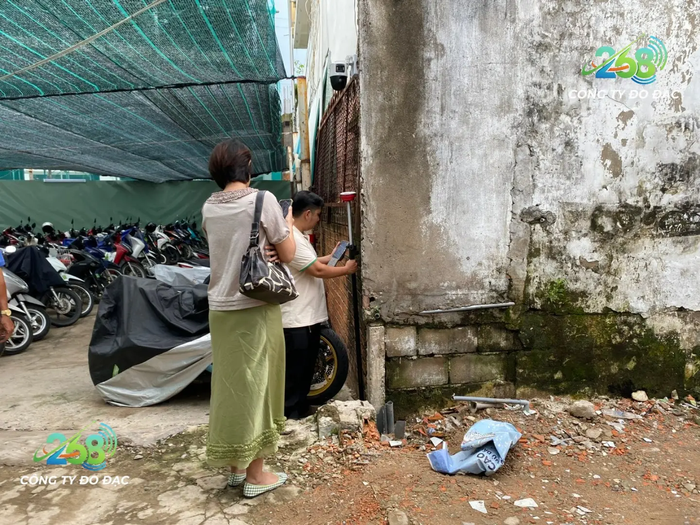 Khách hàng đang theo dổi để làm bản vẻ